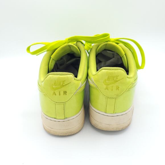 Air Force 1 \'07 LV8 UV Cyber Neon Green men\'s size 10 AJ9505-300